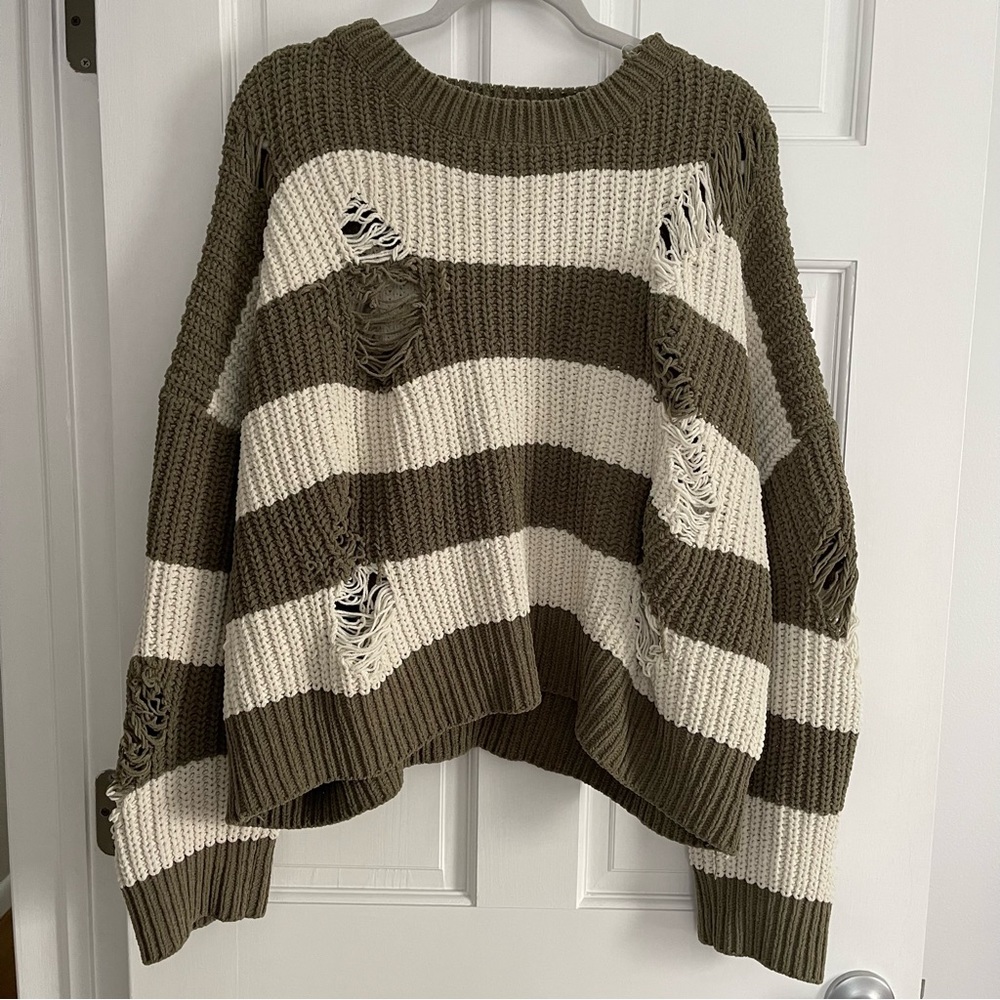 RUBY AND JENNA - Distressed Sweater